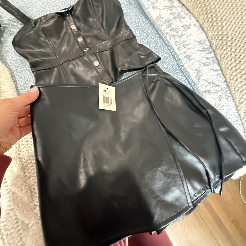 GUESS Leather corset top and skort S NWT - Picture 6 of 8